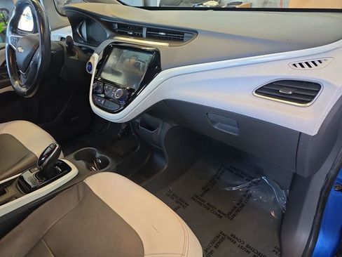 Used 2021 Chevrolet Bolt Premier w/ Infotainment Package image 27