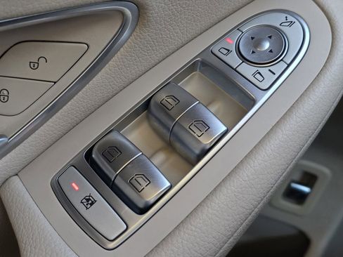 Used 2018 Mercedes-Benz GLC 300 GLC 300 image 29