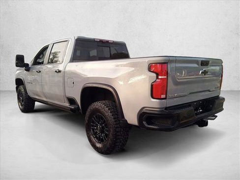 Used 2025 Chevrolet Silverado 2500 ZR2 w/ Technology Package AWD/4WD image 7