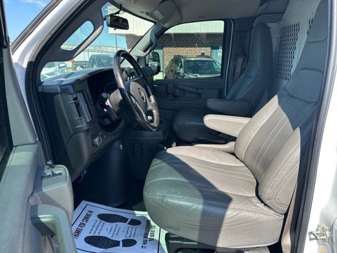 Used 2018 Chevrolet Express 2500 w/ Driver Convenience Package RWD image 17
