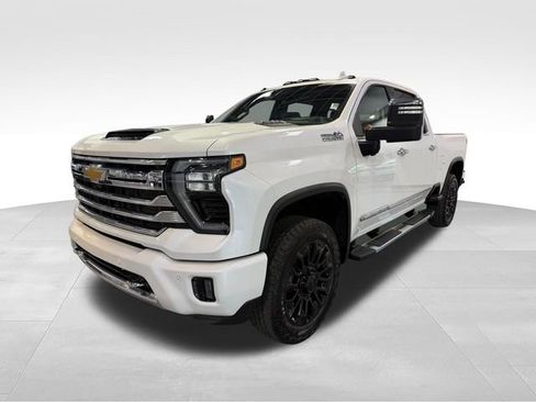 Used 2025 Chevrolet Silverado 2500 High Country w/ Technology Package AWD/4WD image 3