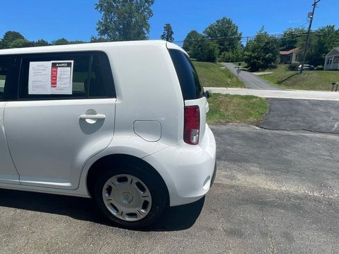 Used 2013 Scion xB FWD image 5