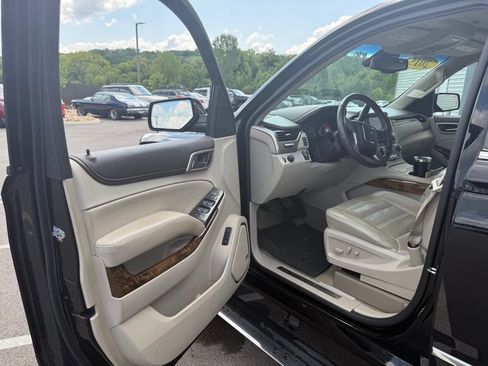 Used 2015 GMC Yukon Denali w/ Premium Package RWD image 29