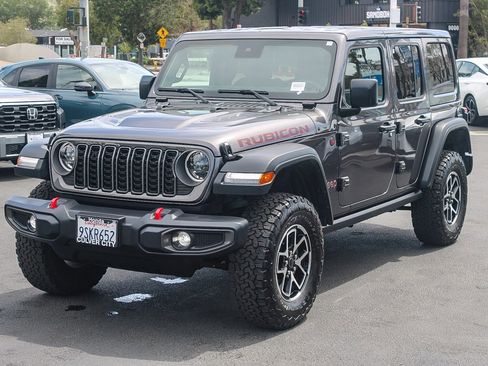 Used 2025 Jeep Wrangler Unlimited Rubicon AWD/4WD image 3