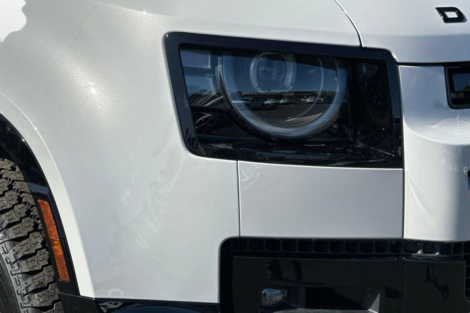 New 2026 Land Rover Defender 130 X-Dynamic SE AWD/4WD image 9
