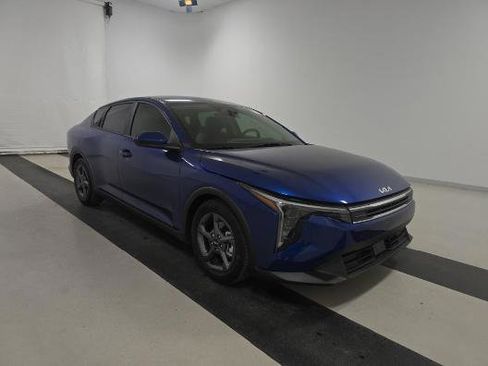 Used 2025 Kia K4 LXS image 1