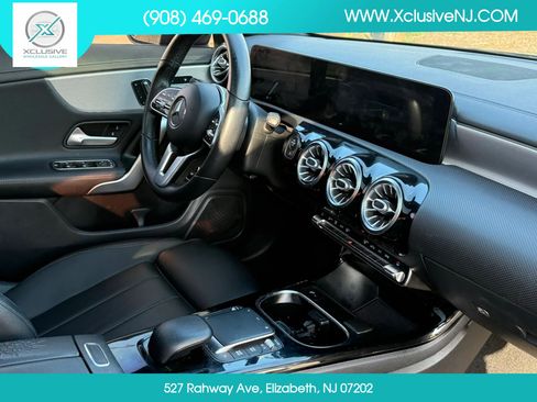 Used 2021 Mercedes-Benz CLA 250 image 22