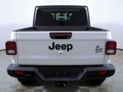 Used 2021 Jeep Gladiator Willys image 8