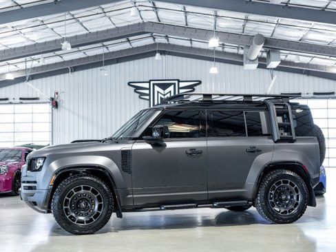 Used 2025 Land Rover Defender 110 image 1