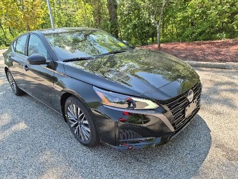 New 2026 Nissan Altima 2.5 SV FWD image 4