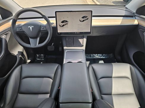Used 2023 Tesla Model Y Long Range AWD/4WD image 17