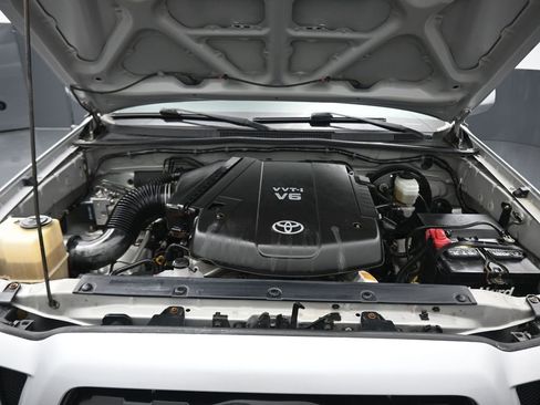 Used 2005 Toyota Tacoma PreRunner RWD image 46