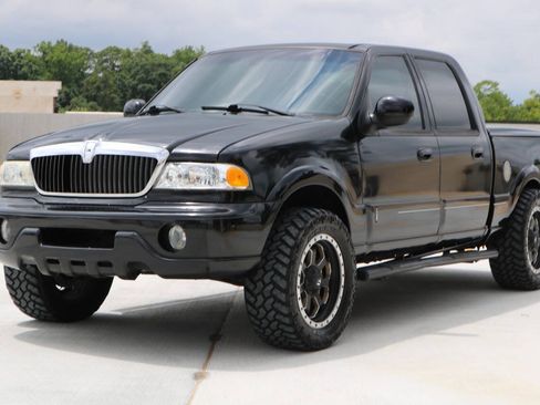 Used 2002 Lincoln Blackwood RWD image 24