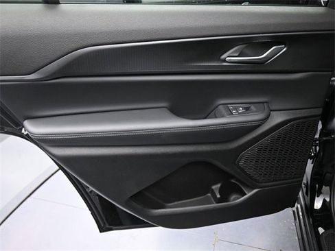 New 2025 Jeep Grand Cherokee L Altitude image 38