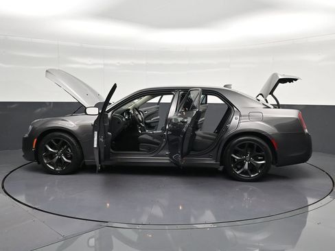 Used 2022 Chrysler 300 Touring w/ Sport Appearance Package RWD image 34