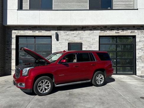 Used 2015 GMC Yukon SLT w/ Open Road Package AWD/4WD image 9