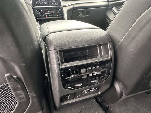 Used 2024 Jeep Grand Cherokee Altitude AWD/4WD image 11