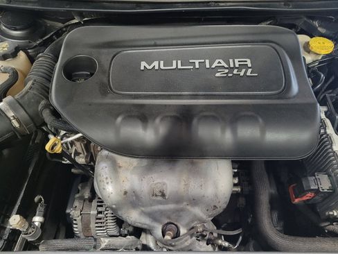 Used 2016 Chrysler 200 Limited w/ Convenience Group FWD image 30
