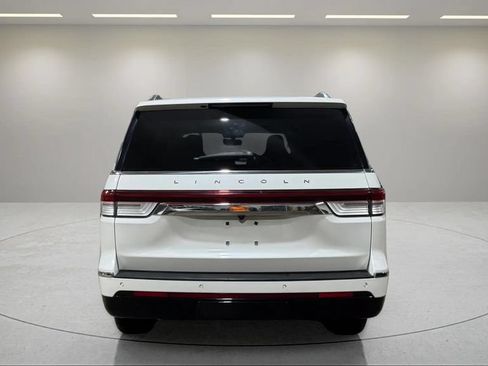 Certified 2022 Lincoln Navigator L Reserve AWD/4WD image 4