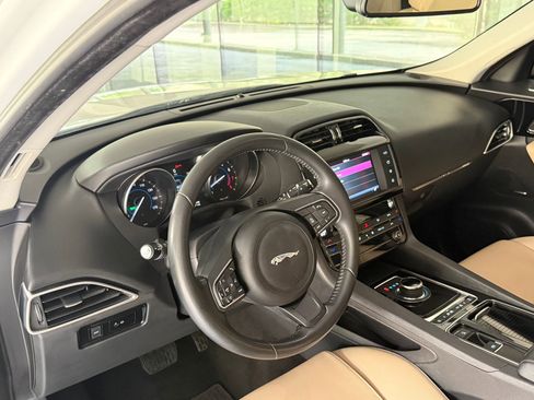 Used 2018 Jaguar F-PACE Premium AWD/4WD image 4