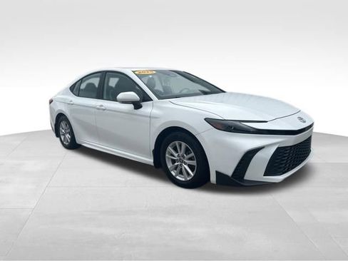 Used 2025 Toyota Camry SE FWD image 10