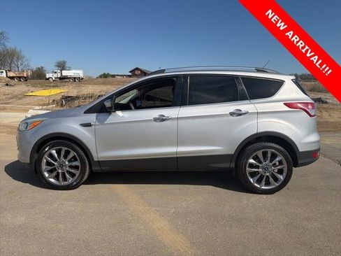 Used 2015 Ford Escape SE w/ SE Chrome Package image 6