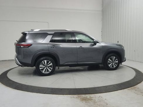 Used 2025 Nissan Pathfinder SL AWD/4WD image 9