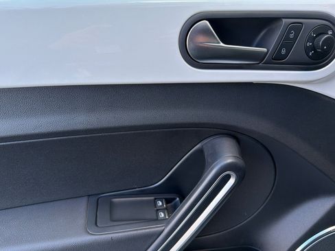 Used 2012 Volkswagen Beetle 2.5 image 12