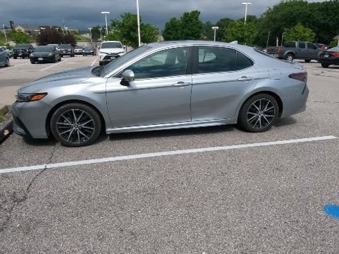 Used 2024 Toyota Camry SE w/ Convenience Package FWD image 4