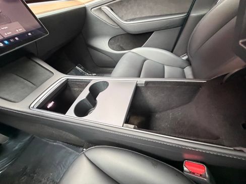 Used 2023 Tesla Model Y Long Range AWD/4WD image 21