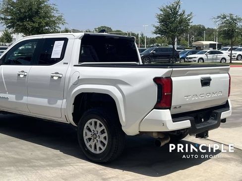 Used 2024 Toyota Tacoma SR5 AWD/4WD image 10