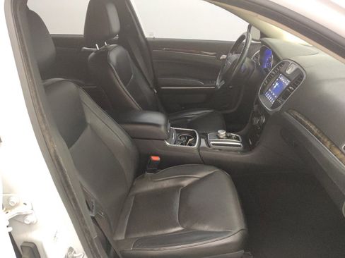 Used 2019 Chrysler 300 Limited image 21