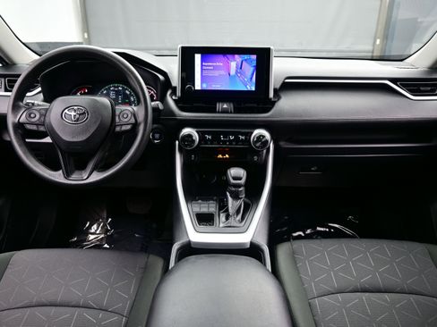 Used 2025 Toyota RAV4 XLE AWD/4WD image 17