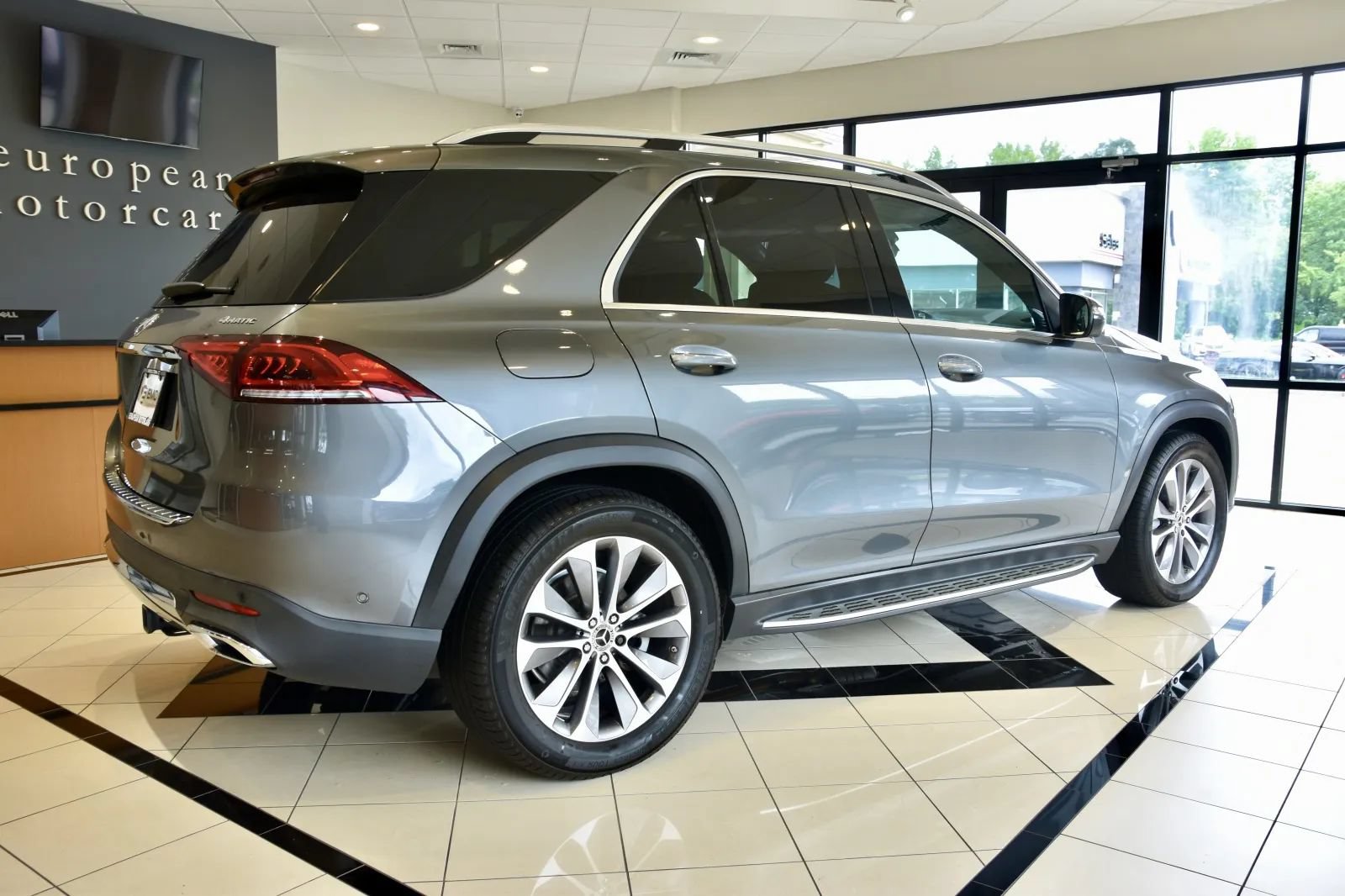 Used 2023 Mercedes-Benz GLE 350 4MATIC w/ Premium Package image 6