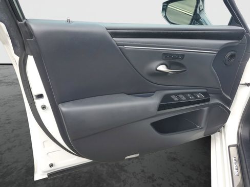 Used 2025 Lexus ES 300h w/ Premium Package FWD image 19