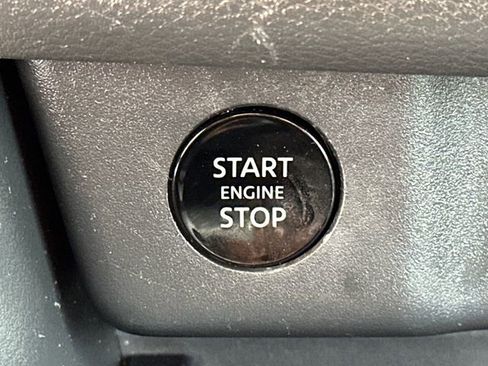 Used 2025 Nissan Rogue S AWD/4WD image 33