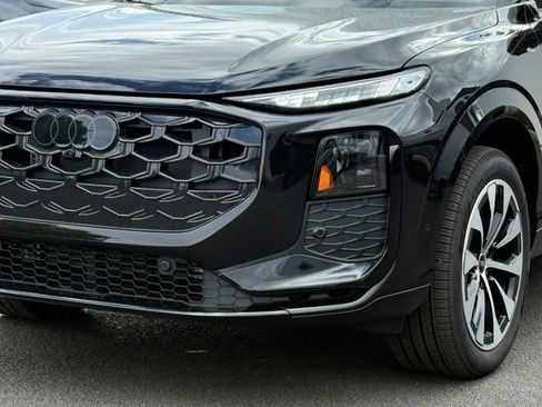 New 2026 Audi Q3 quattro 2.0T AWD/4WD image 2