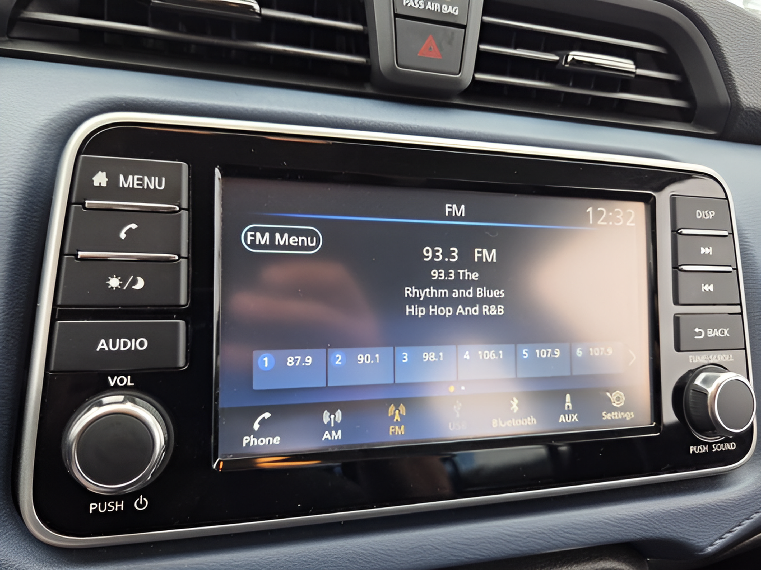 Used 2025 Nissan Versa SV FWD image 18