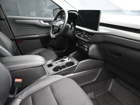 Used 2023 Ford Escape SE image 26