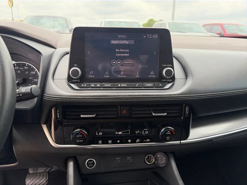 Used 2022 Nissan Rogue SV FWD image 22