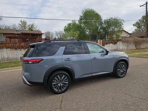 Used 2024 Nissan Pathfinder SL w/ SL Premium Package AWD/4WD image 3