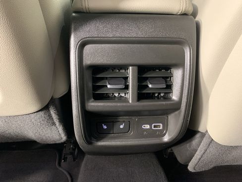 Used 2021 Cadillac XT4 Luxury w/ Cold Weather Package FWD image 31