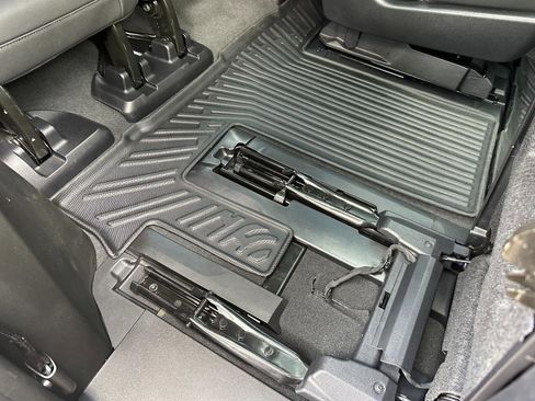 Used 2025 Chevrolet Tahoe Z71 w/ Comfort Package image 31