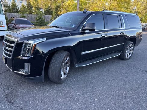 Used 2019 Cadillac Escalade ESV Luxury AWD/4WD image 1