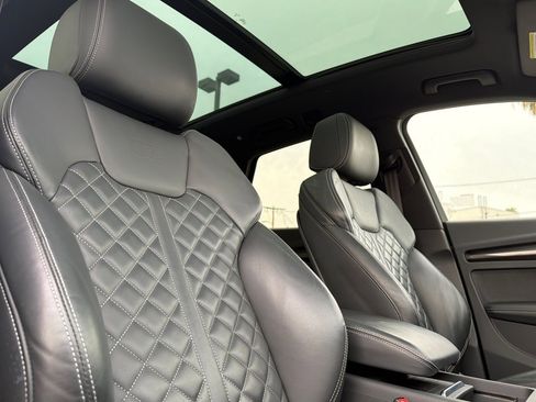 Used 2023 Audi SQ5 Prestige w/ Prestige Package image 16