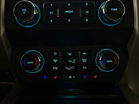 Used 2019 Ford F150 Lariat image 9