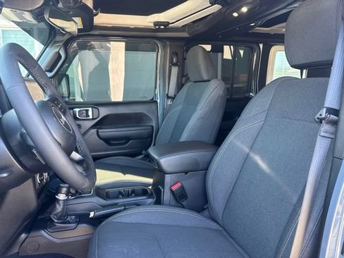 Used 2025 Jeep Wrangler Unlimited Sport AWD/4WD image 8