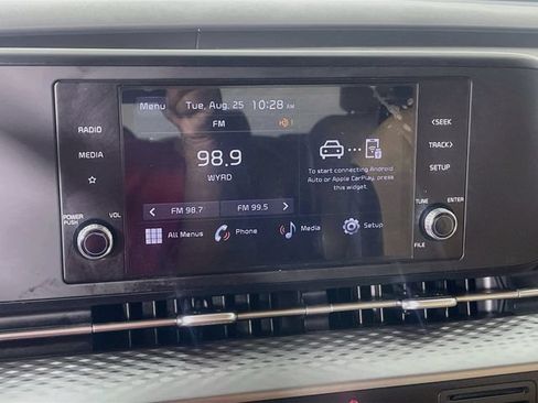 Used 2023 Kia Carnival LX FWD image 15