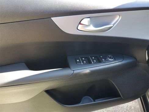 Used 2024 Kia Forte LXS w/ LXS Technology Package image 16