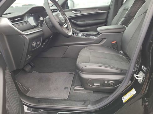 New 2026 Jeep Grand Cherokee Altitude image 19